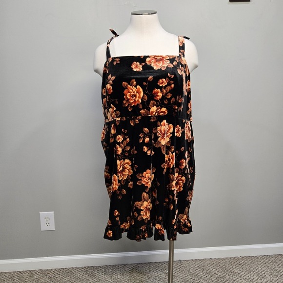 Torrid Sun Dress Plus Size 4X Mini Black Velvet Floral Whimsigoth Ruffle Pockets - Picture 1 of 10